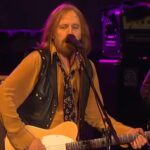La brosse de Tom Petty contre un pyromane