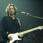 Eric Clapton publie la vidéo de “Knockin’ On Heaven’s Door” avec Phil Collins