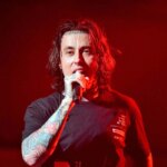 Ronnie Radke risque d’être annulé avec sa critique de la “tendance trans et gay”.