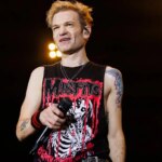 Deryck Whibley de Sum 41 se moque de la collaboration avec Overkill