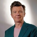 Rick Astley explique l’erreur intentionnelle qu’il a commise dans son plus grand succès