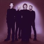 AFI signe un nouvel album envoûtant et aérien avec “Silver Bleeds The Black Sun”.