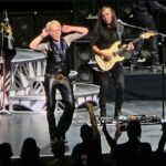  DAVID LEE ROTH interprète des classiques de VAN HALEN à Hollywood, Floride, lors de sa tournée estivale 2025.