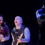 Ronnie Radke interrompt un concert à cause d’une spectatrice en état d’ébriété.