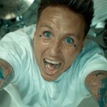 PAPA ROACH sort le clip vidéo de son nouveau single “Braindead” avec TOBY MORSE d’H2O