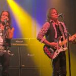 Stephen Pearcy et Warren Demartini interprètent les classiques de Ratt à New Buffalo, Michigan
