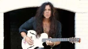 « Ces albums solo sont les miens » : Yngwie Malmsteen reproche à ses anciens chanteurs d’« exploiter [sa] notoriété »