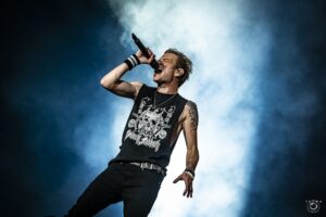 « Je sentais la mort m’étreindre » : Deryck Whibley retrace son enfer – Et le renouveau qui s’en est suivi