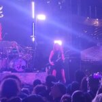 À voir : KITTIE se produit avec la bassiste remplaçante Rachel Gonzales sur la croisière « ShipRocked »