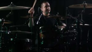Erra : Alex Ballew décortique « Gore Of Being » à la batterie dans un playthrough inédit