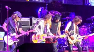 Quand les légendes s’embrasent : l’alchimie rock d’Alice Cooper, Johnny Depp et de leurs invités de prestige