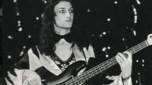 Barry Mitchell, ancien bassiste de Queen, est décédé.