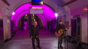 U2 a publié l’enregistrement de « Beautiful Day » interprété lors des obsèques de Glen Hansard.