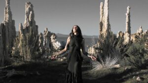Chelsea Wolfe : Quand les ténèbres deviennent sublimes, une plongée fascinante dans l’abîme.