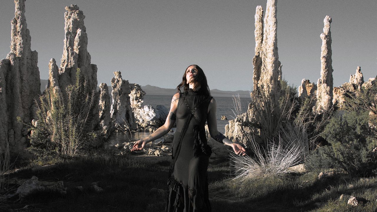 Chelsea Wolfe : Quand les ténèbres deviennent sublimes, une plongée fascinante dans l’abîme.