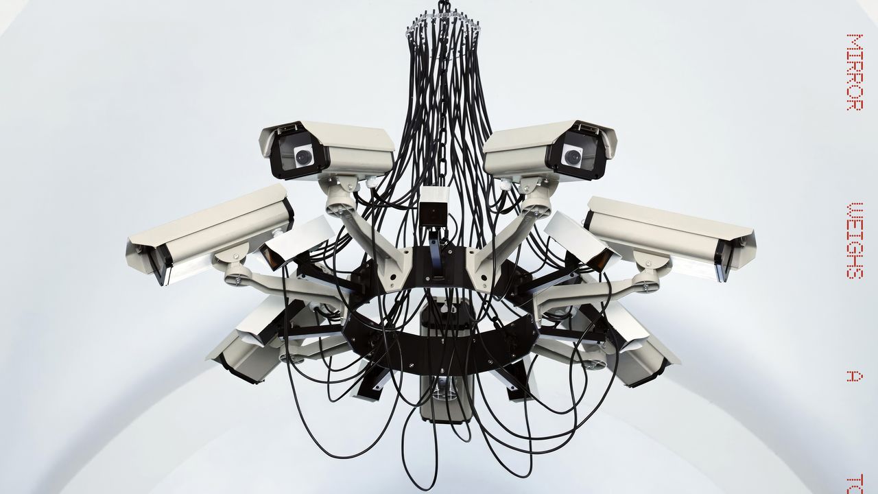 Interpol : This Mirror Weighs a Ton, l’introspection sombre en clair-obscur.