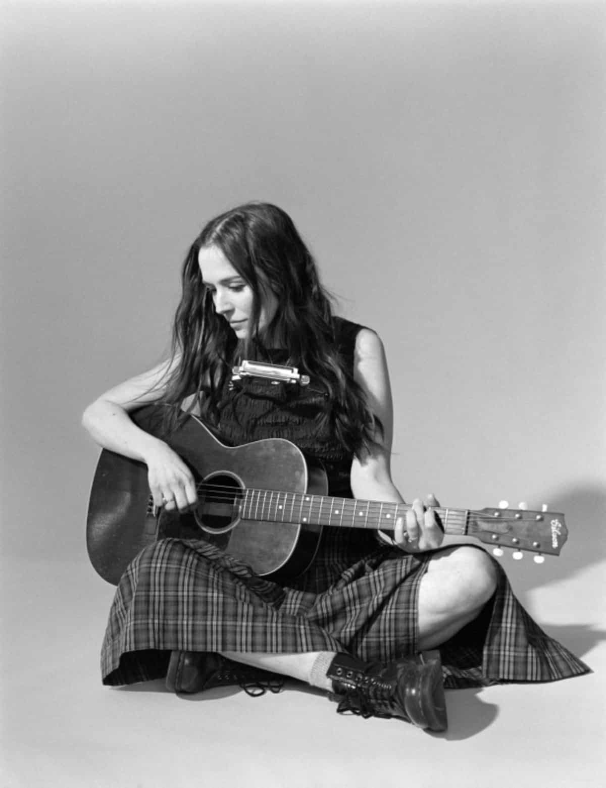 Margaret Glaspy : l’écorché vif sur “I Am Both”, entre introspection et puissance indie rock.