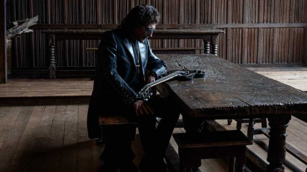 Tony Iommi publie une édition vinyle collector du titre “Scent of Dark”