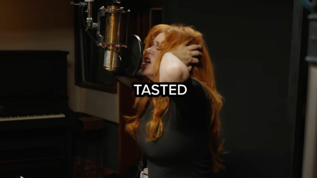 Burger King ressuscite l’esthétique emo à travers un mini-album promotionnel.